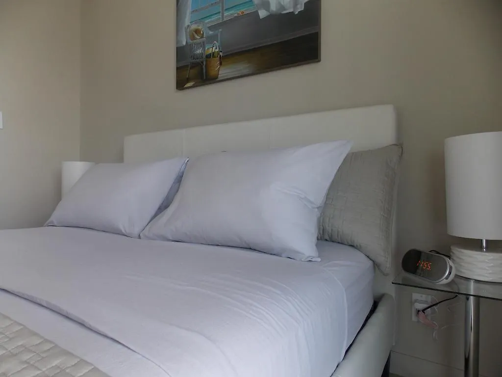 Condo Fastlane Suites In Rouleau Calgary
